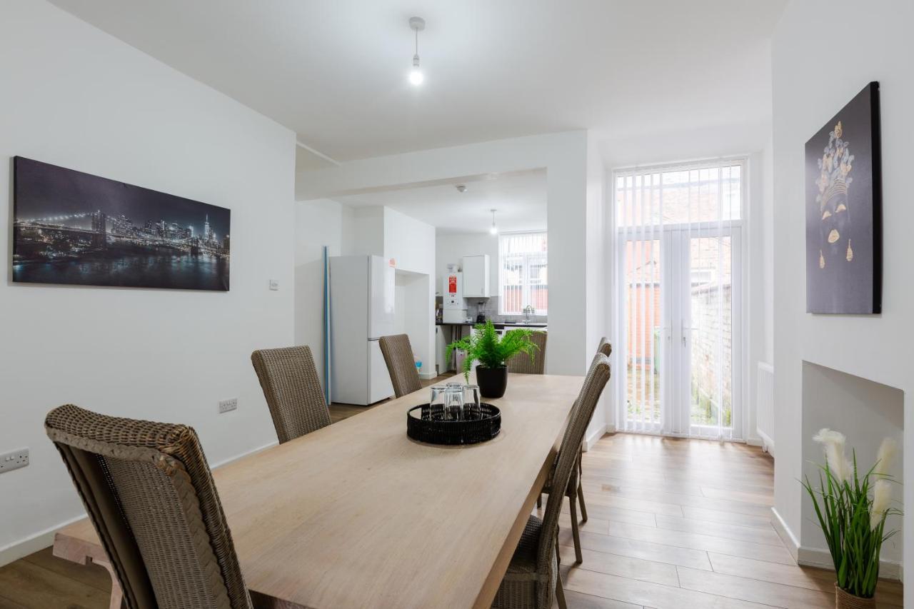 Holiday home Clayton House - Spacious Near Etihad Stadium