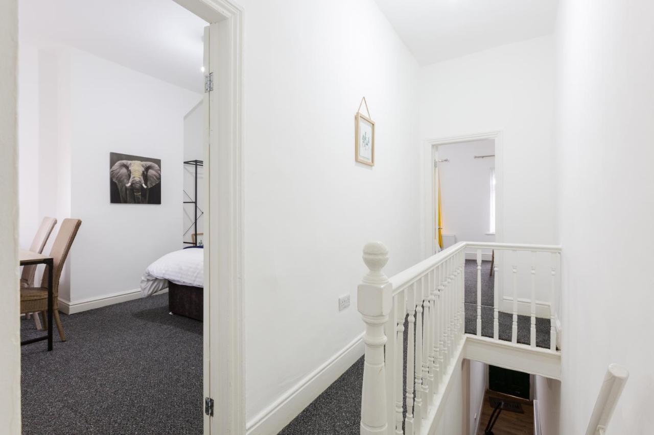 Holiday home Clayton House - Spacious Near Etihad Stadium *