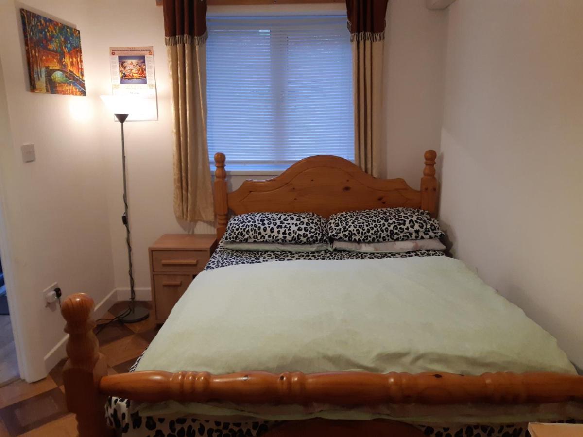 Apartment Comfortable Double Bedroom Lovely