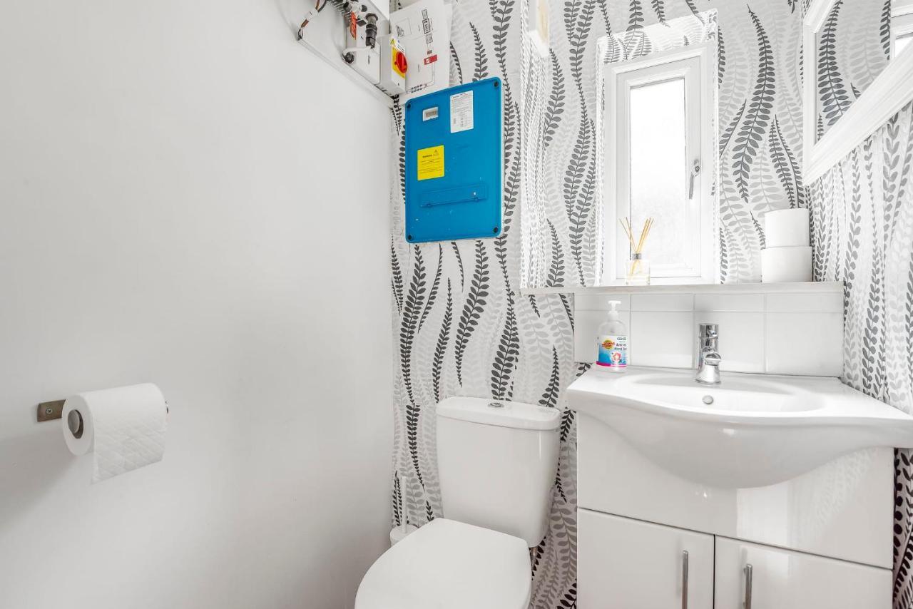Entire - Cosy 3 Bedroom House, Close To Levenshulme Station, 13 Mins To Centre Apartment *