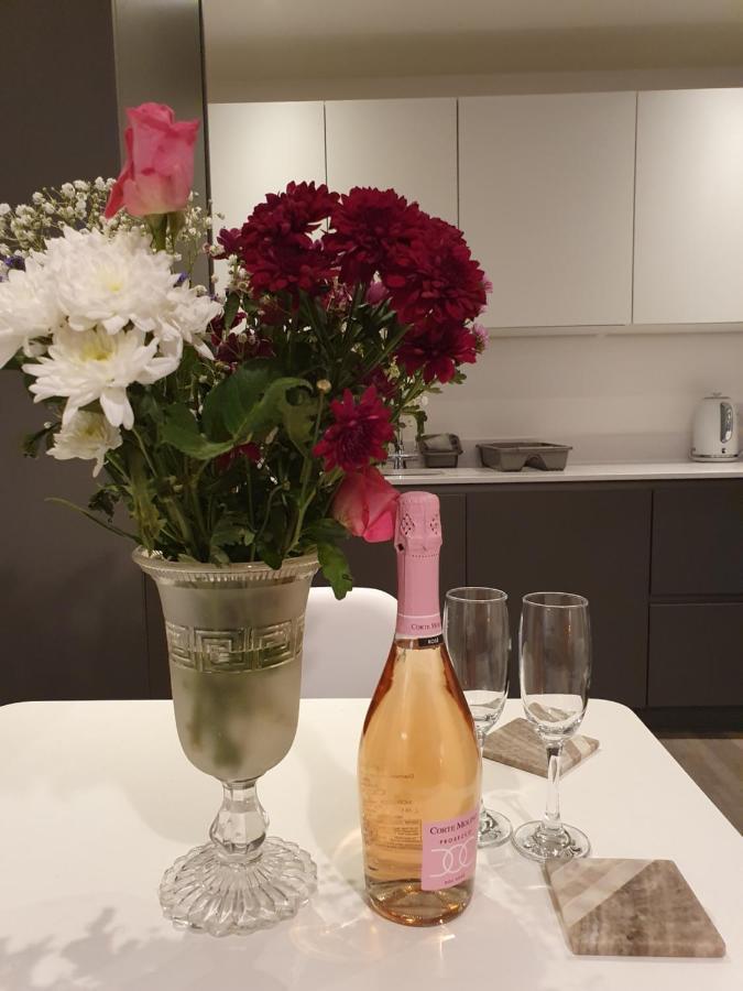 Apartment Stylish 2 Bed Apt In Centre