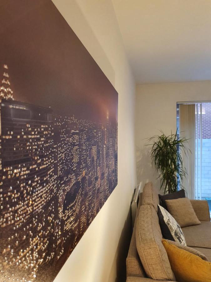 Stylish 2 Bed Apt In Centre