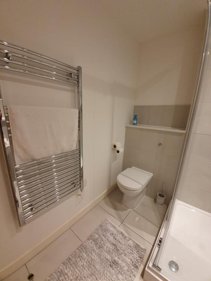 Apartment Stylish 2 Bed Apt In Centre *