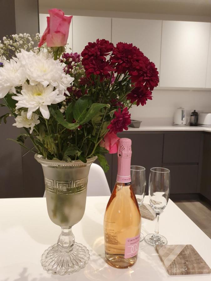 Stylish 2 Bed Apt In Centre