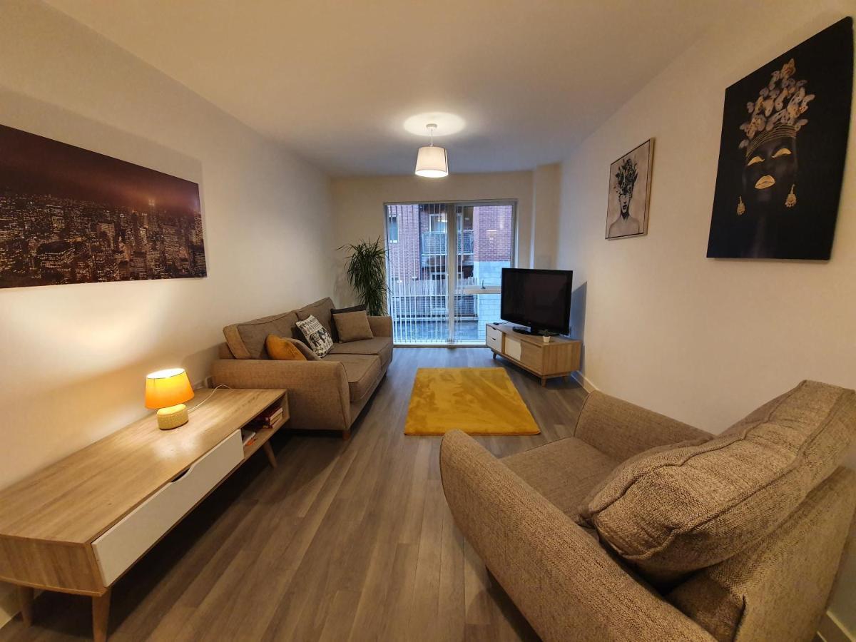 Stylish 2 Bed Apt In Centre *