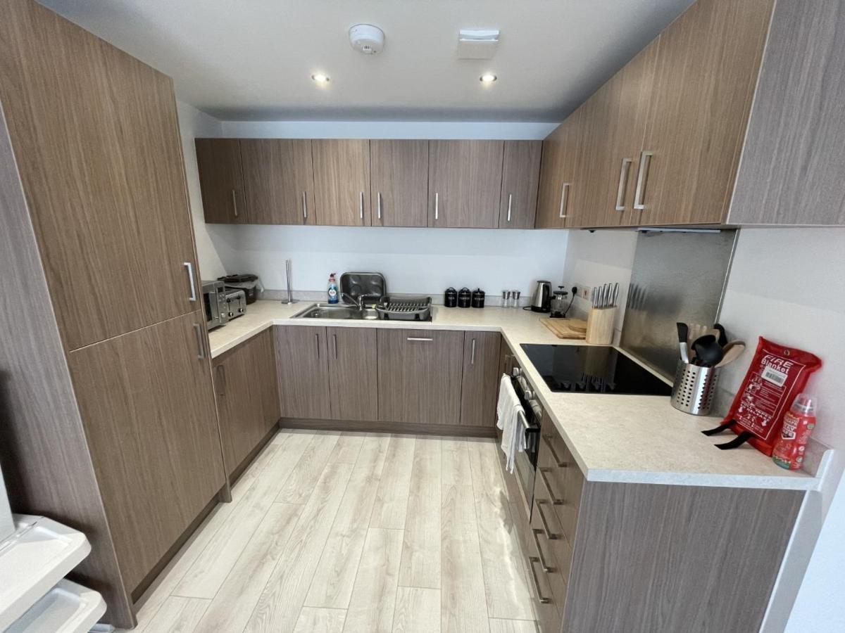 Apartment Superb 1 Bed - 3 Min To Tram - Free On Site Parking - Sleeps 3 *