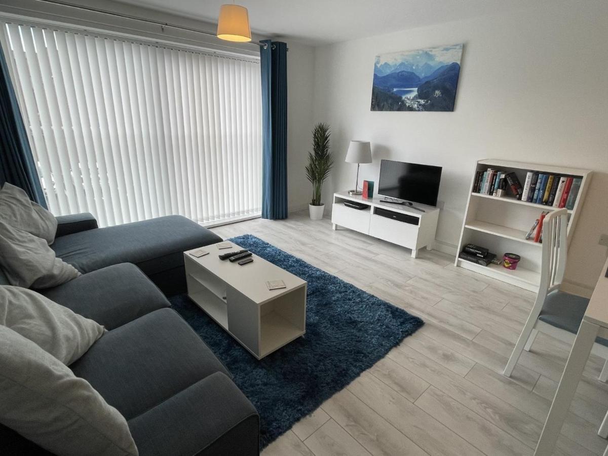 Superb 1 Bed - 3 Min To Tram - Free On Site Parking - Sleeps 3 Apartment Manchester