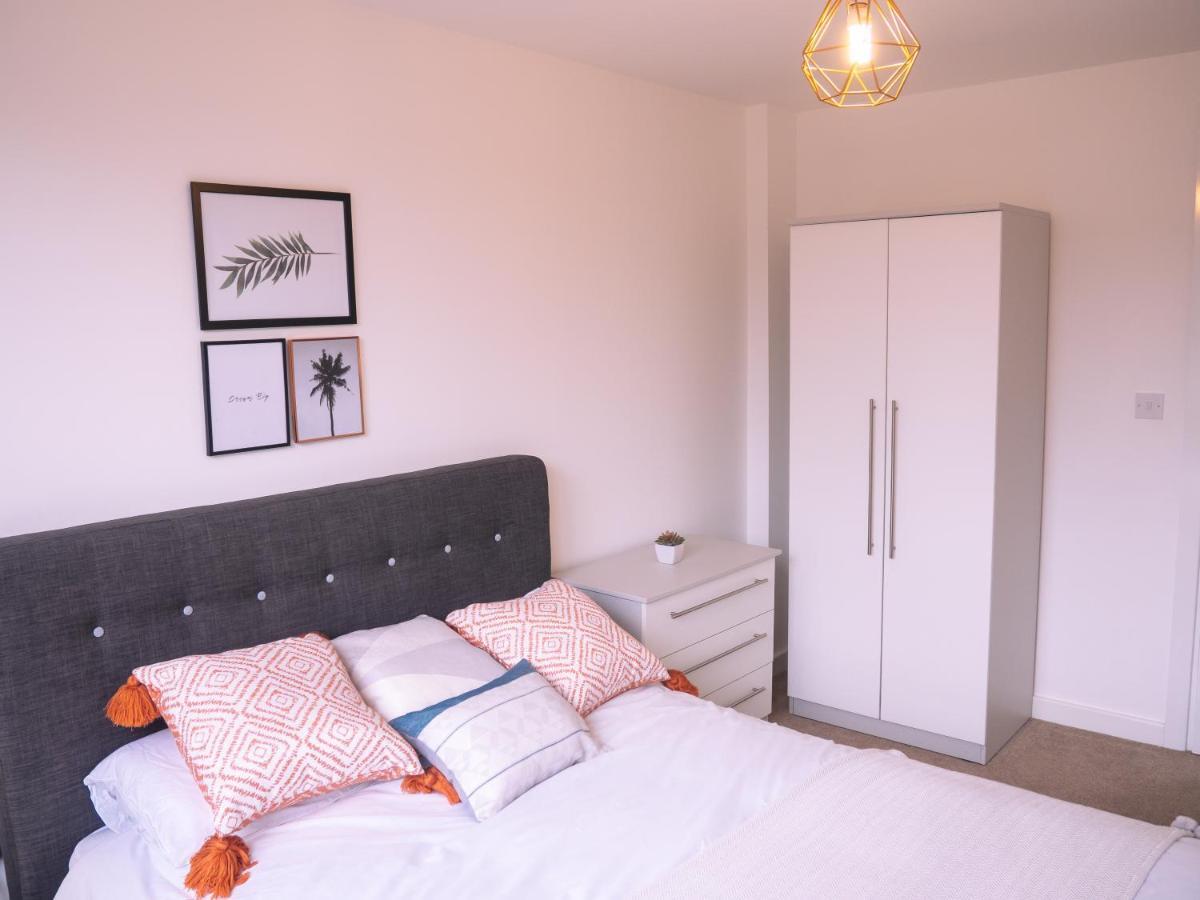 Modern Two Bed Near Stadium