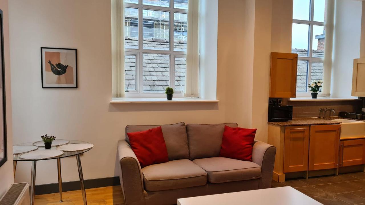 Spacious, Bright And Airy Centre Flat. Unique Converted Mill.