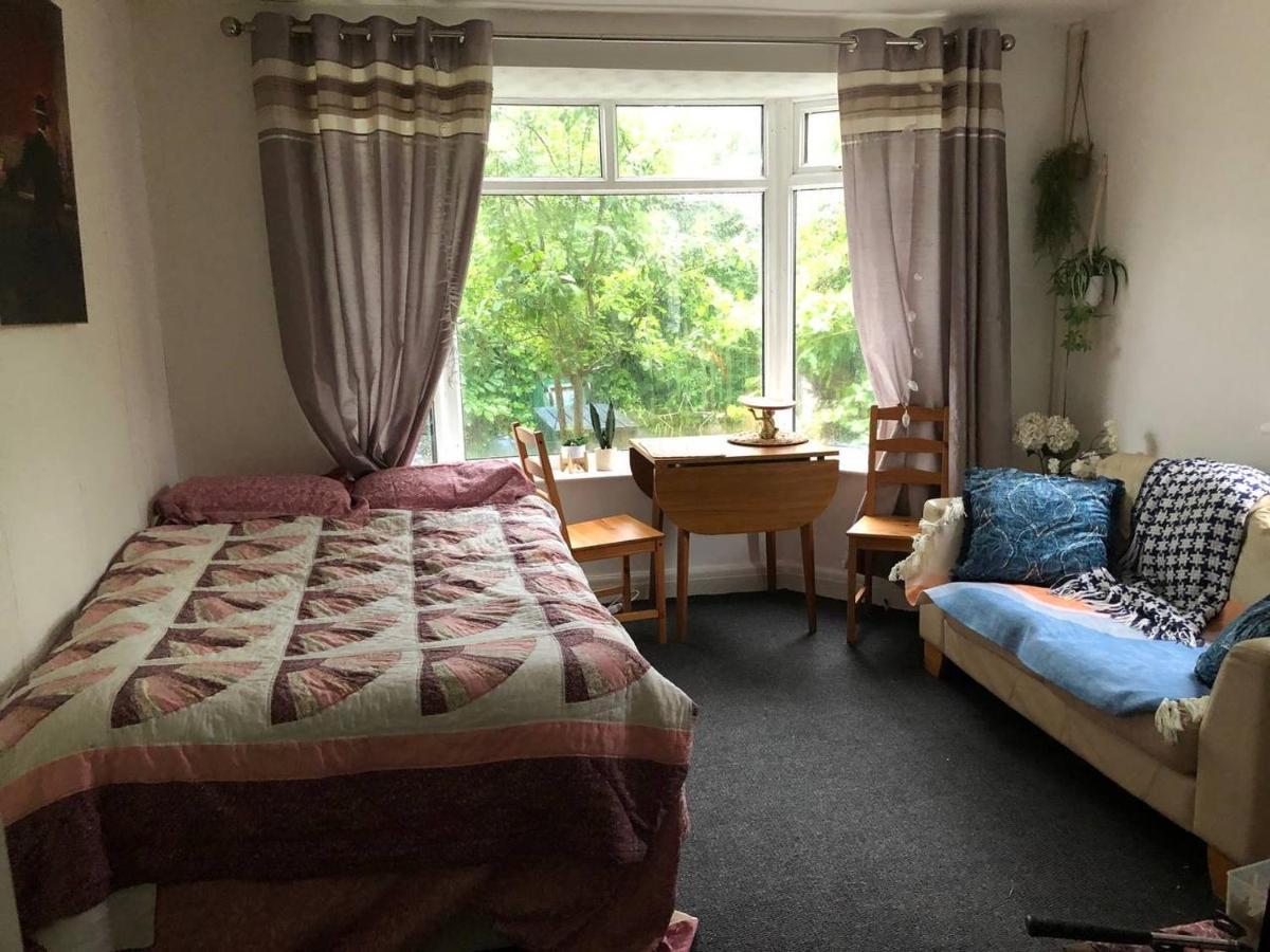 Private Studio Flat Great Location In Apartment Manchester