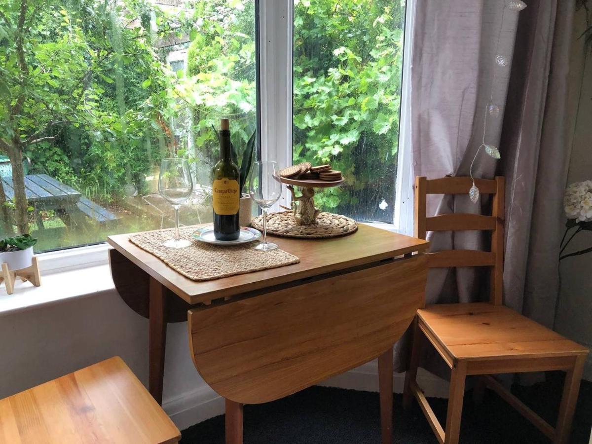 Apartment Private Studio Flat Great Location In *