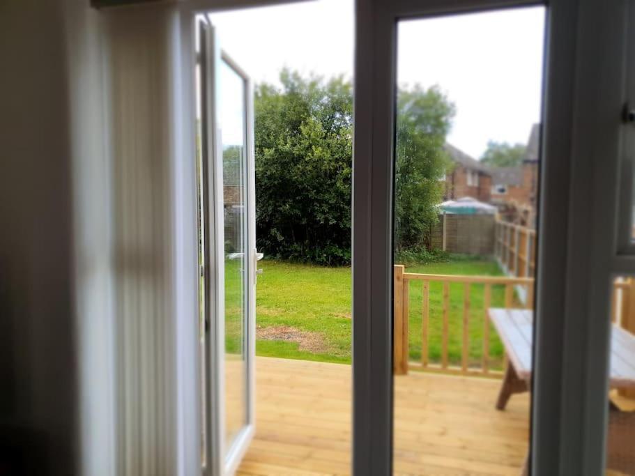 Cheerful 3 Bedroom House With Spacious Garden *