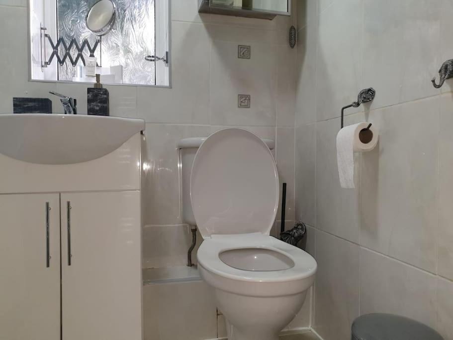 Holiday home Cheerful 3 Bedroom House With Spacious Garden