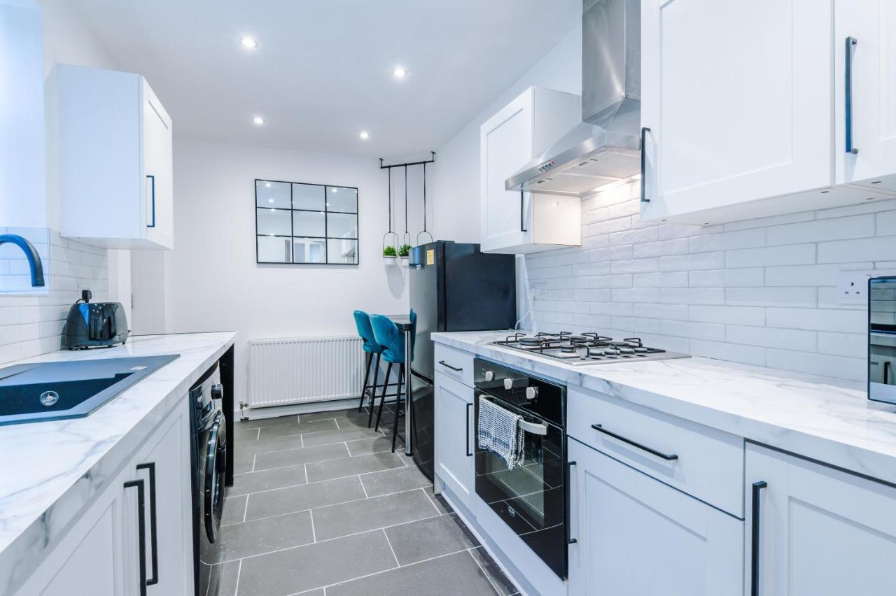 Holiday home 3 Bedroom House Hosted By Mcr Dens *