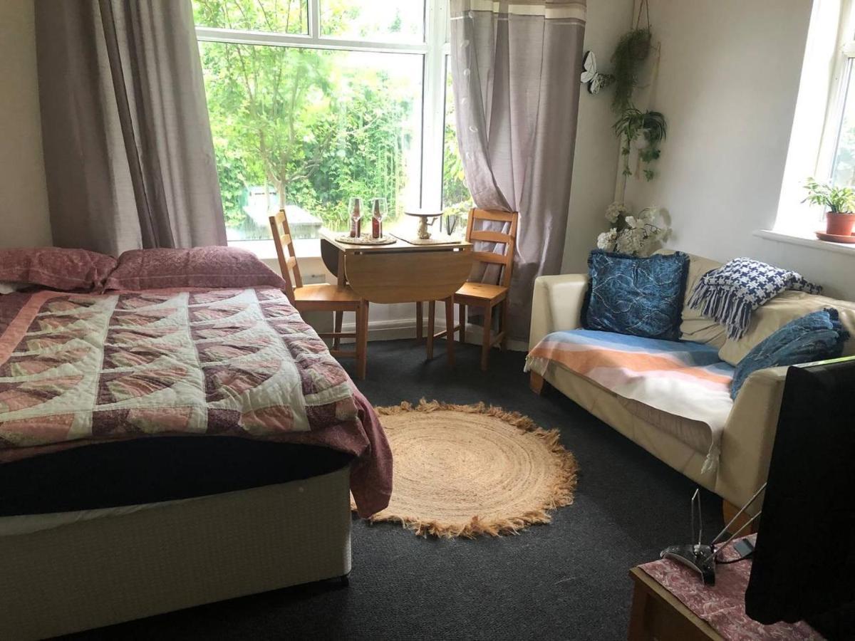 Private Studio Flat Great Location In Apartment
