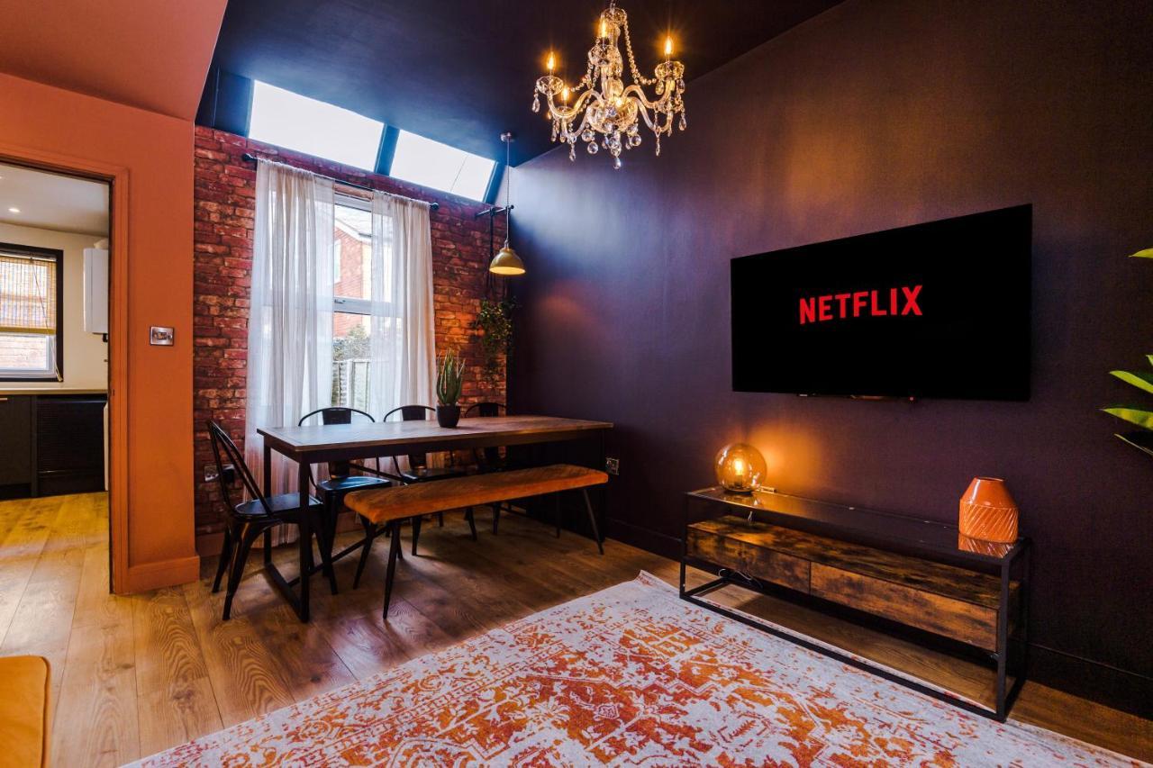 Four Bedroom Urban Hosted By Mcr Dens