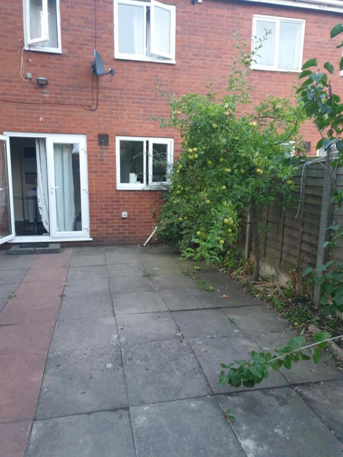 Splendid 3bedrooms Guest house Manchester