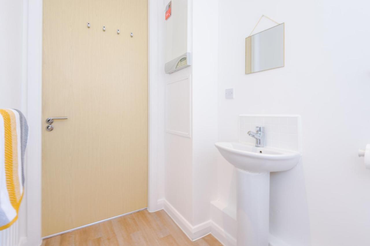 Holiday home 3 Bedroom Hosted By Mcr Dens Manchester