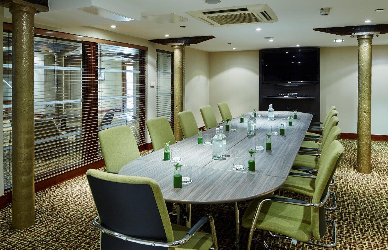 Marriott Victoria & 4* Manchester