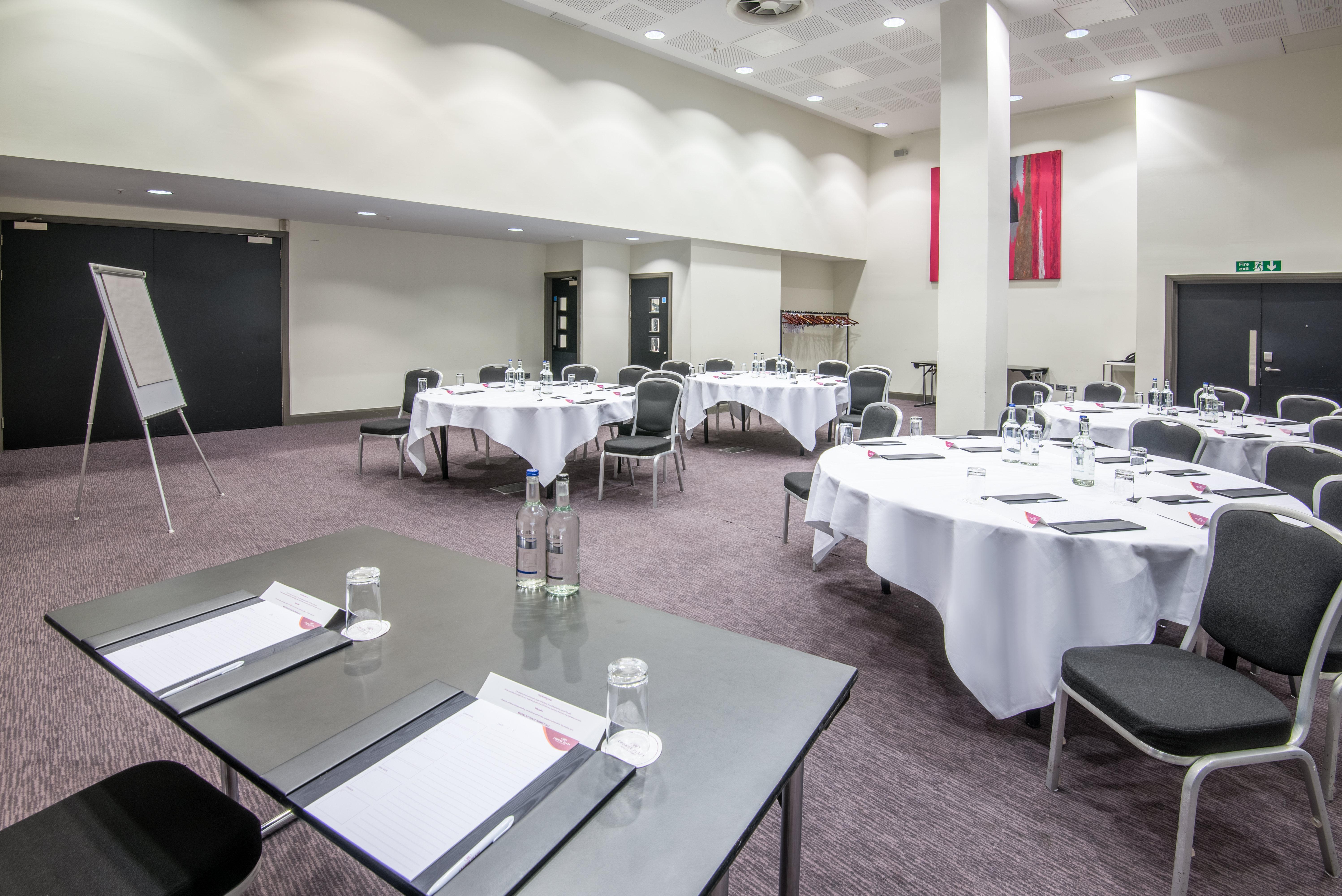 Crowne Plaza Centre By Ihg Hotel