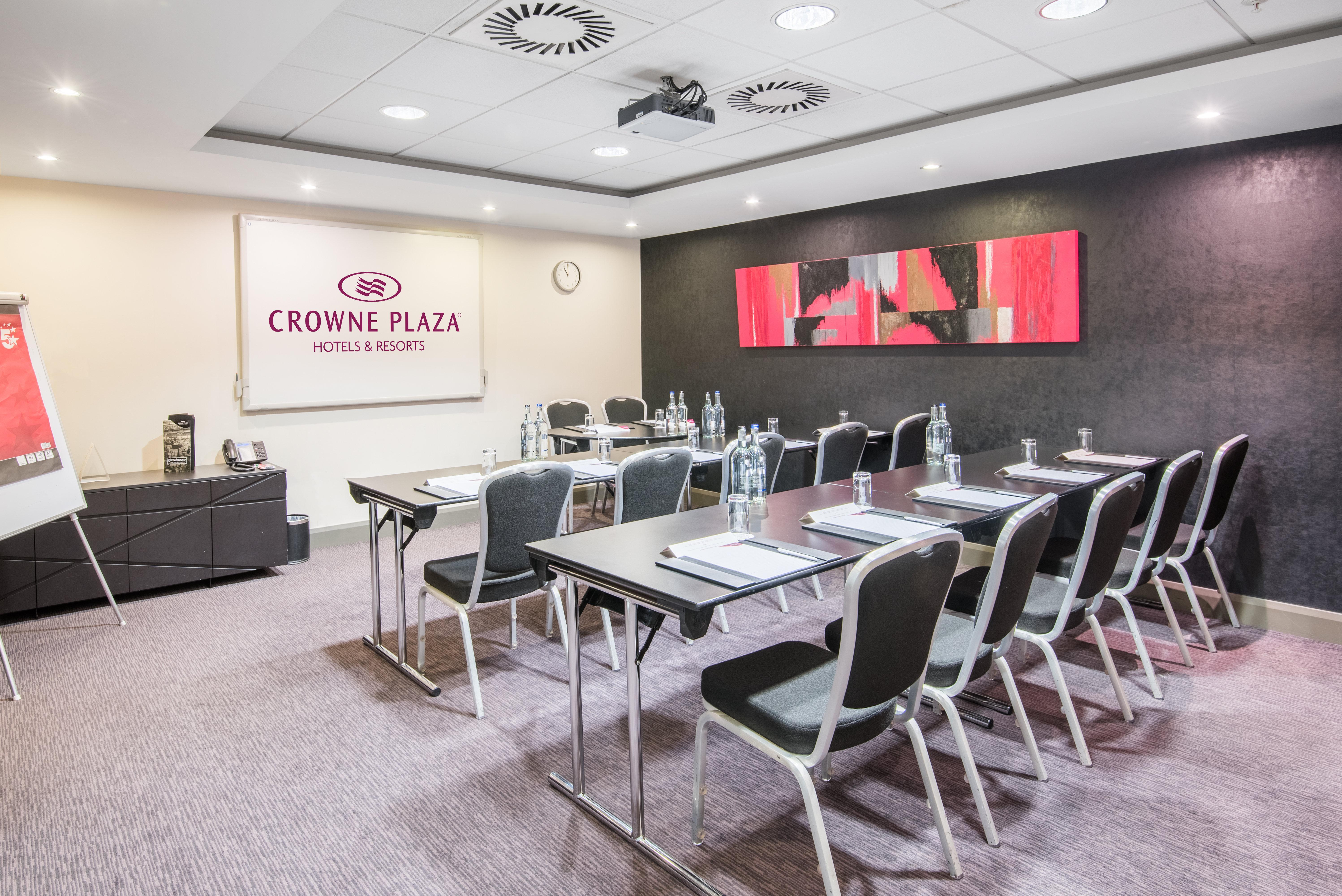 Crowne Plaza Centre By Ihg Hotel