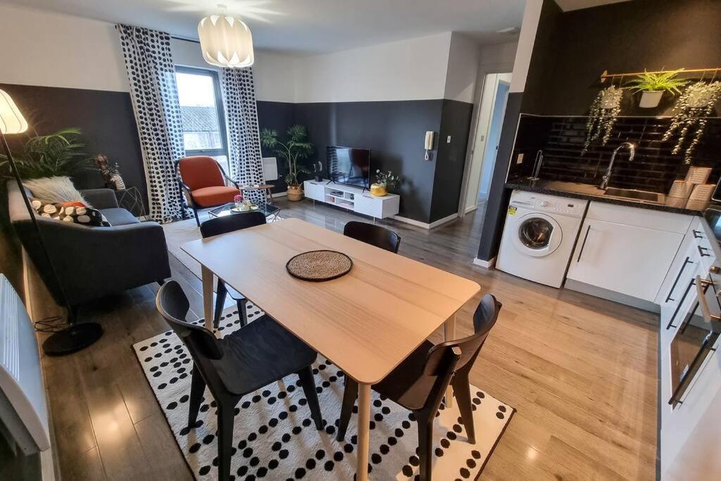 Apartment Couples Retreat / Workers Paradise + Free Parking Manchester