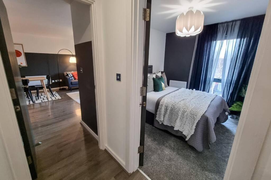 Couples Retreat / Workers Paradise + Free Parking *