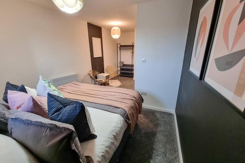 Couples Retreat / Workers Paradise + Free Parking * Manchester