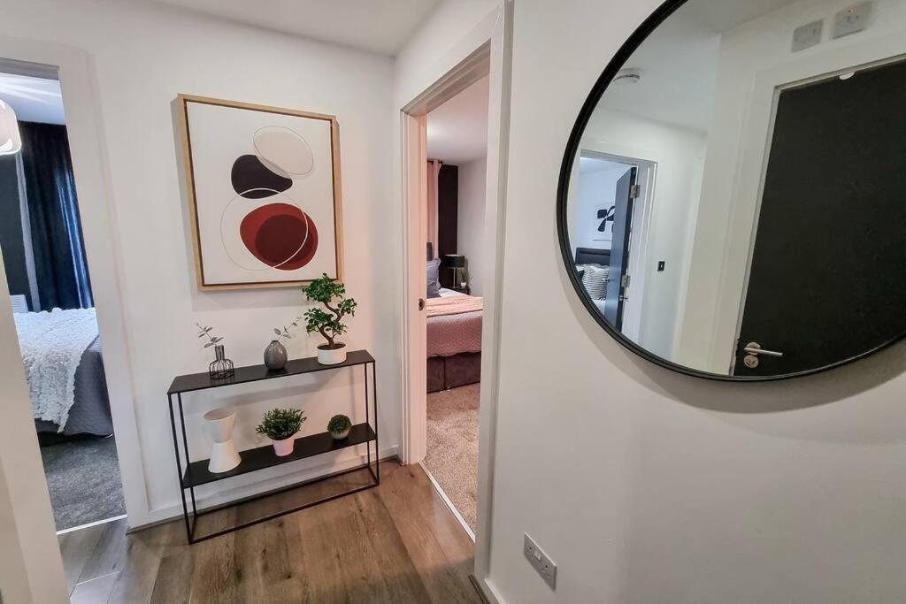 Apartment Couples Retreat / Workers Paradise + Free Parking *