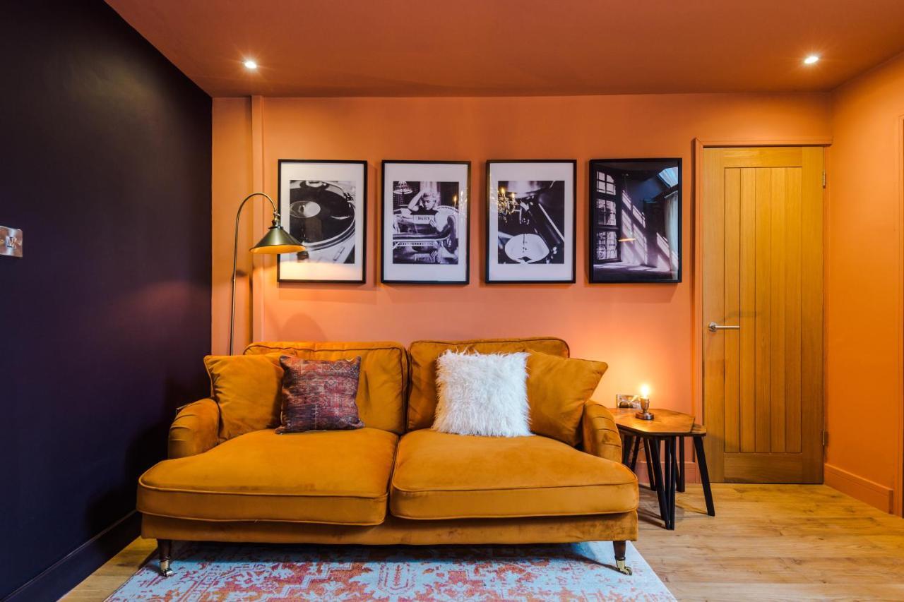 Four Bedroom Urban Hosted By Mcr Dens Holiday home *