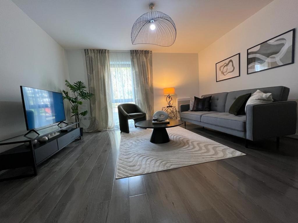 Stunning Centre From Apartment *