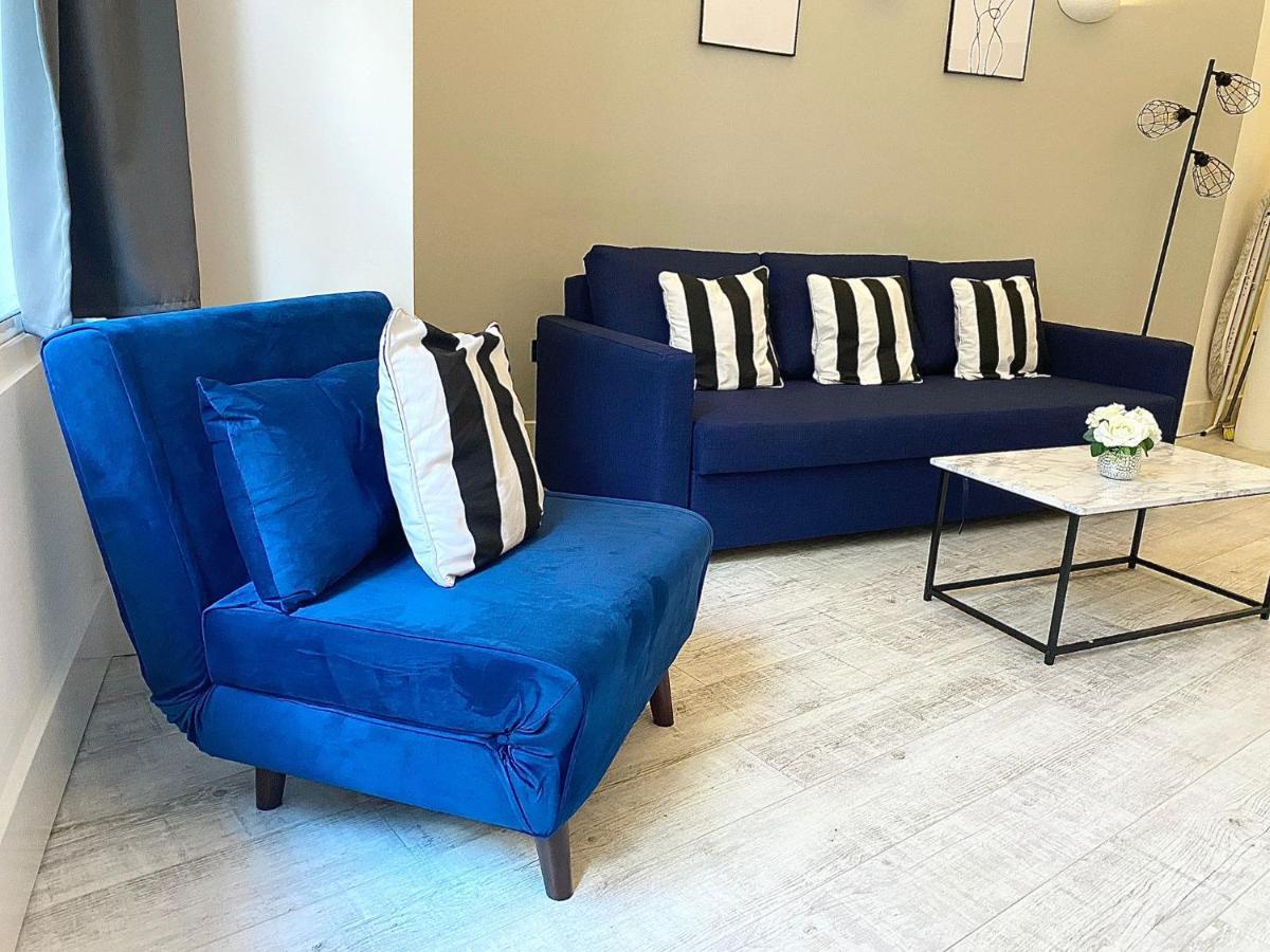 *new* Stylish & Modern Centre Apartment *