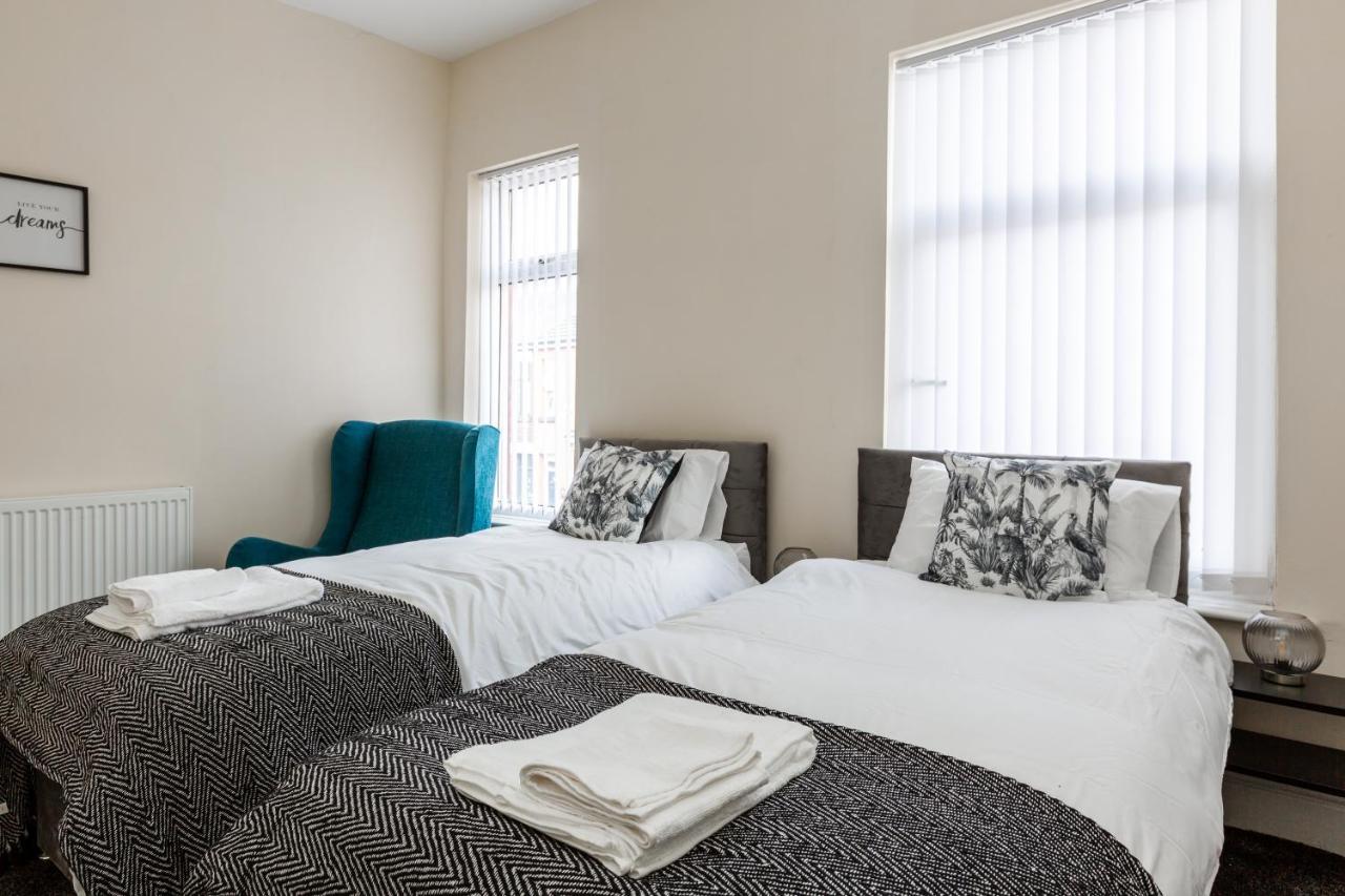 Jetson House - Luxury 4-bed With King Size Bedroom Near Etihad Holiday home Manchester