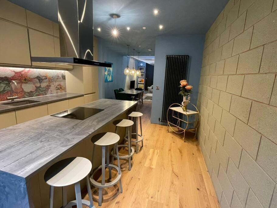 Stunning Luxury Centre Townhouse With Hot Tub * Manchester