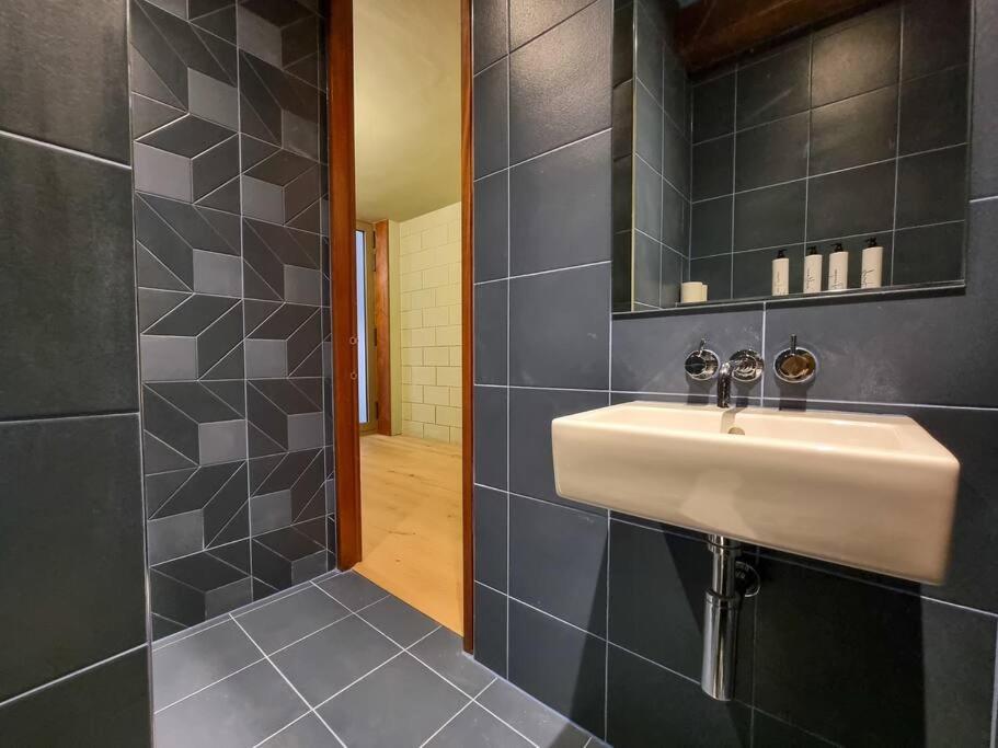 Apartment Stunning Luxury Centre Townhouse With Hot Tub Manchester