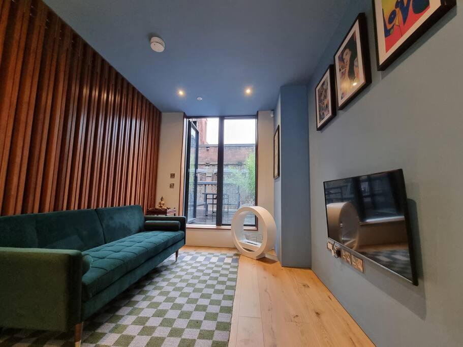 Stunning Luxury Centre Townhouse With Hot Tub Apartment Manchester