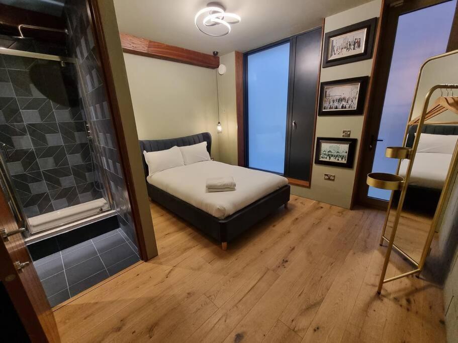 Stunning Luxury Centre Townhouse With Hot Tub *