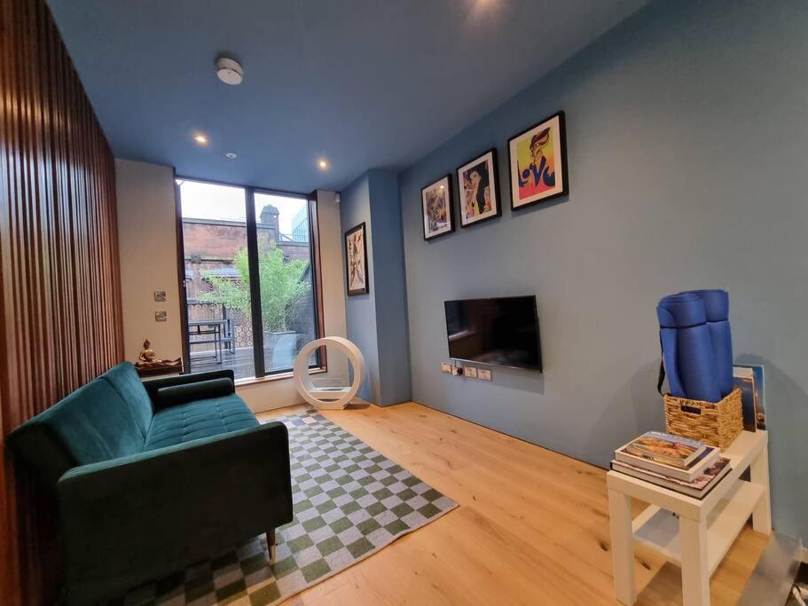 Stunning Luxury Centre Townhouse With Hot Tub Manchester