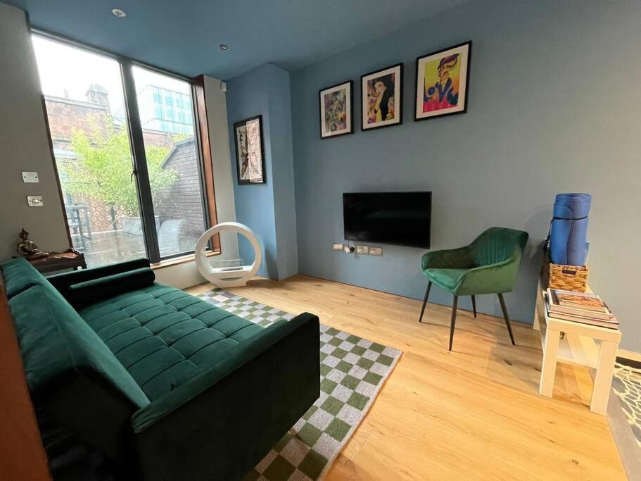 Stunning Luxury Centre Townhouse With Hot Tub Apartment Manchester