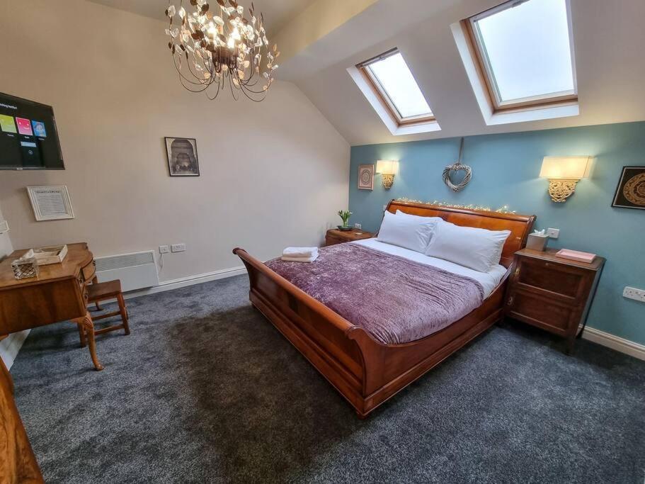 Stunning Luxury Vintage Duplex With Parking Manchester