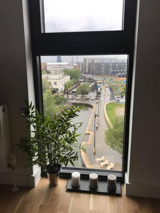 Apartment Superhost - Beautiful Canal Facing Manchester