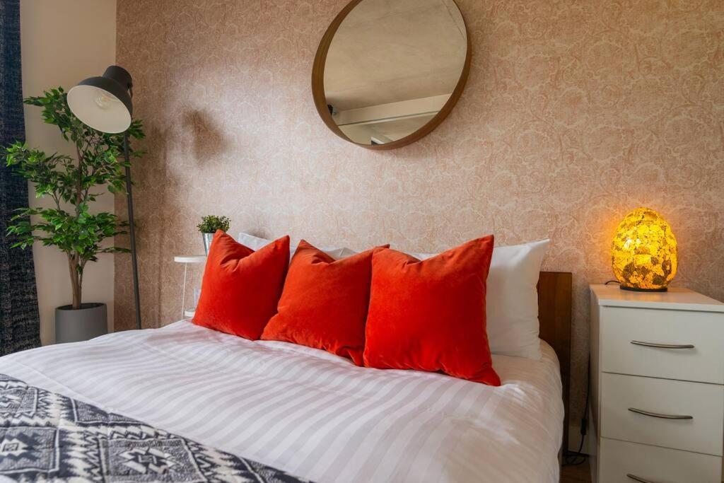 Superhost - Beautiful Canal Facing Apartment Manchester