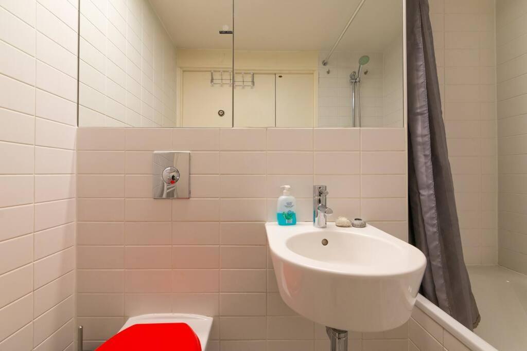 Superhost - Beautiful Canal Facing Apartment