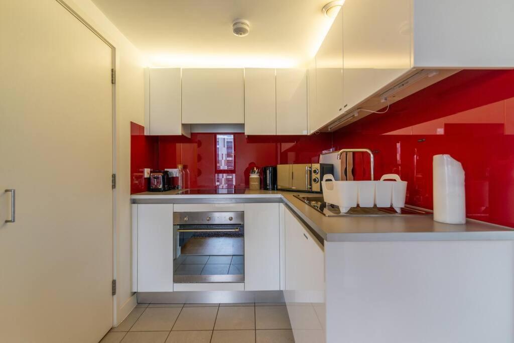 Superhost - Beautiful Canal Facing Apartment