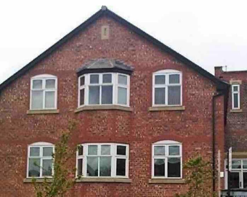 Stunning Luxury Vintage Duplex With Parking * Manchester