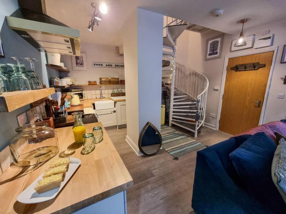 Stunning Luxury Vintage Duplex With Parking *