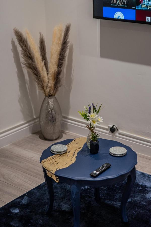Apartment Bv Comfy Spacious 3 Bedroom House At Tatton Street *