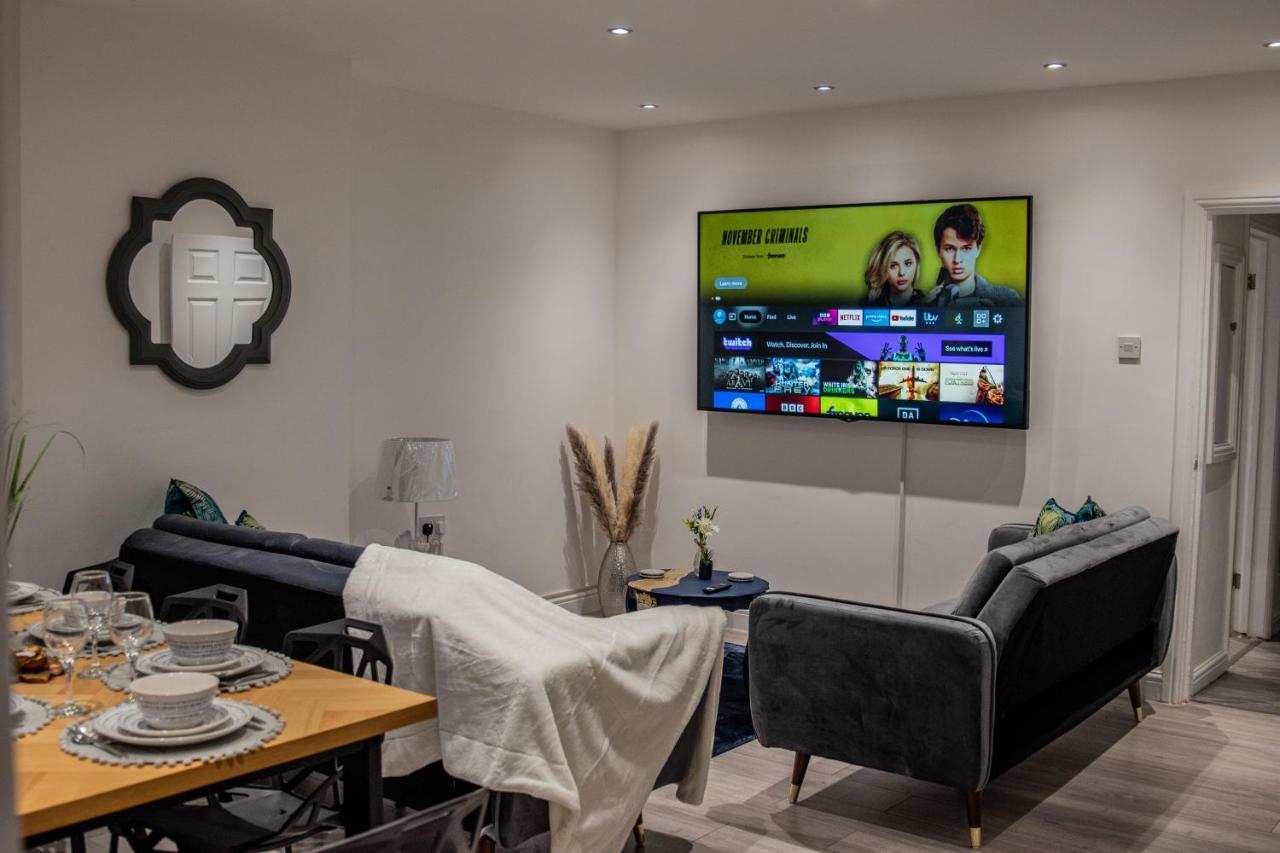 Apartment Bv Comfy Spacious 3 Bedroom House At Tatton Street *