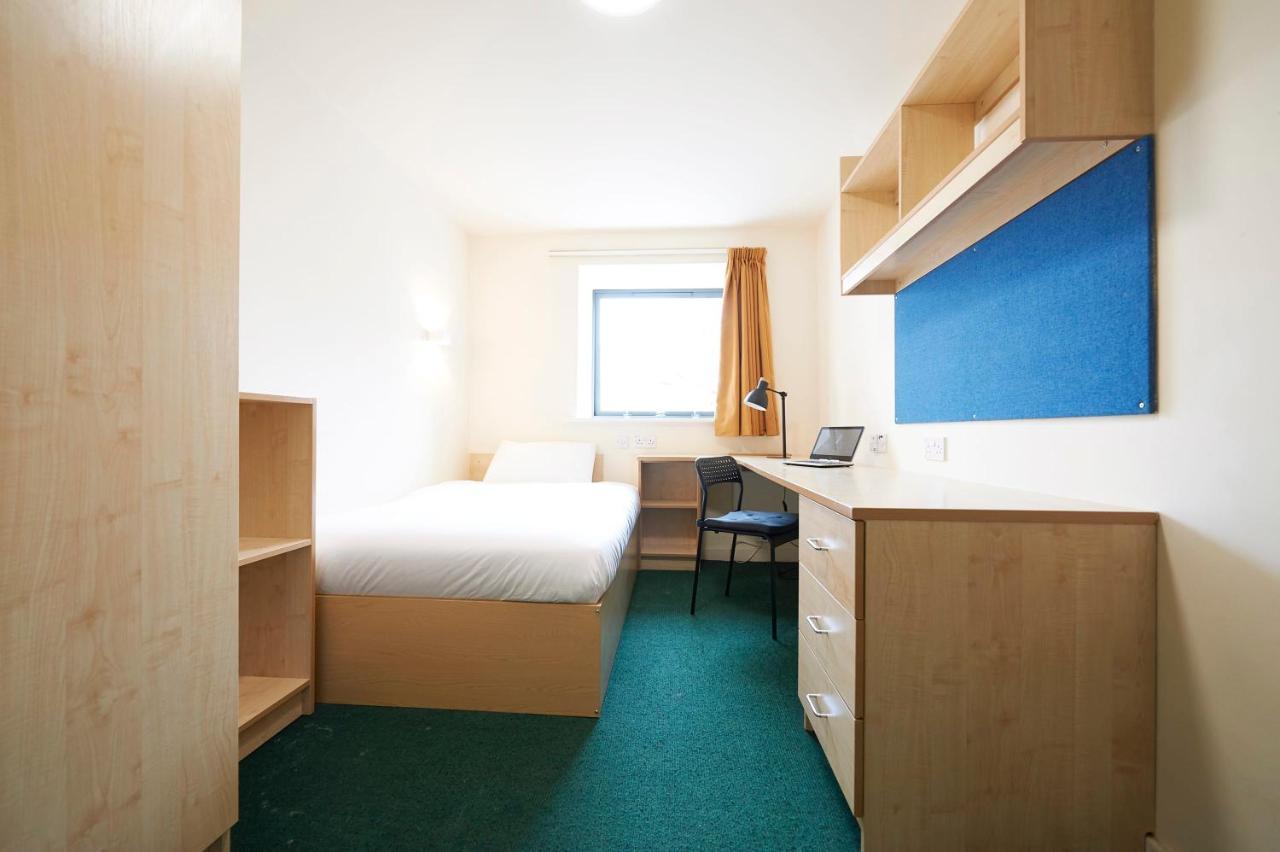 Great Single Room Close To The Whitworth Hostel