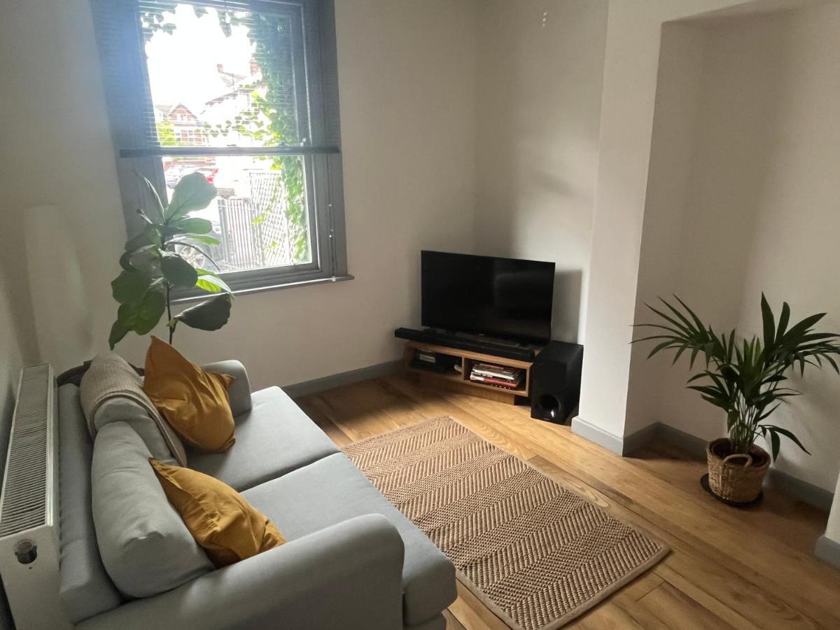 3-bedroom With Free Parking In Chorlton *